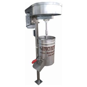 Despolpadeira de Açaí, também conhecida como batedor vertical de Açaí. Equipamento fabricado totalmente em aço inox, desenvolvido para bater o fruto do açaí e separar a polpa do caroço